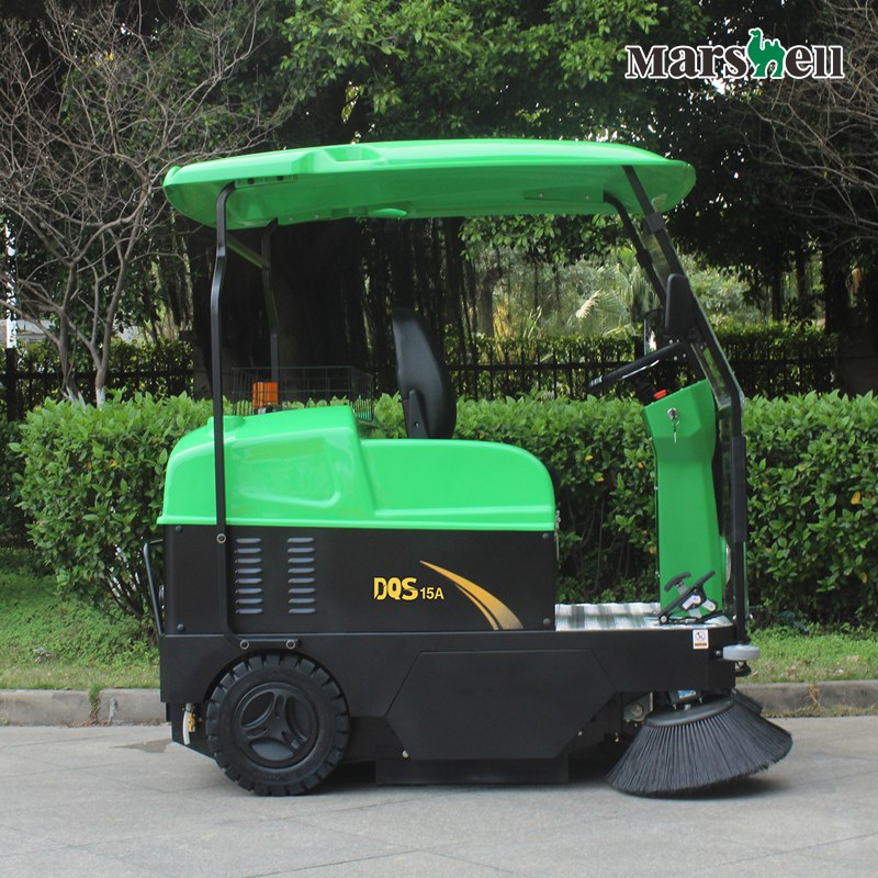 DQS15 Ride-on Floor Sweeper