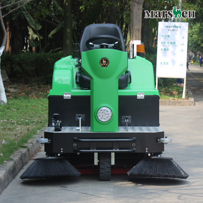 DQS15 Ride-on Floor Sweeper